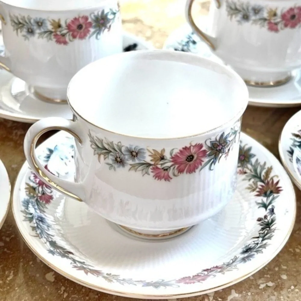 Paragon Belinda Tea Cups & Saucers! 6 Sets Avbl!